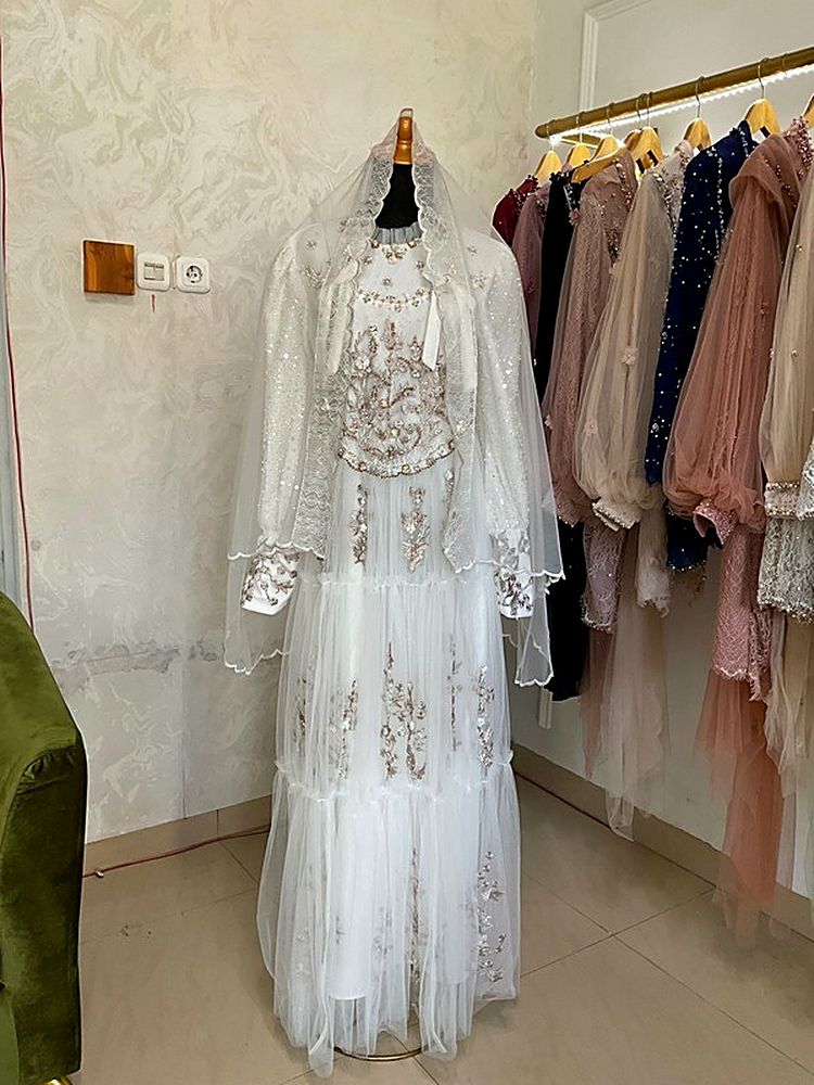 Dress White Pita