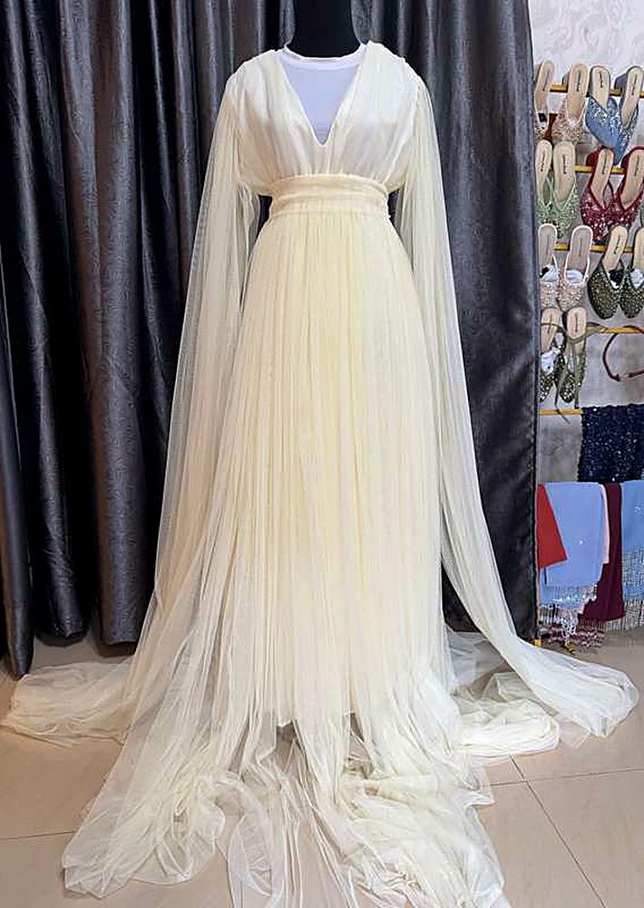 Gaun Tulle Putih Tulang