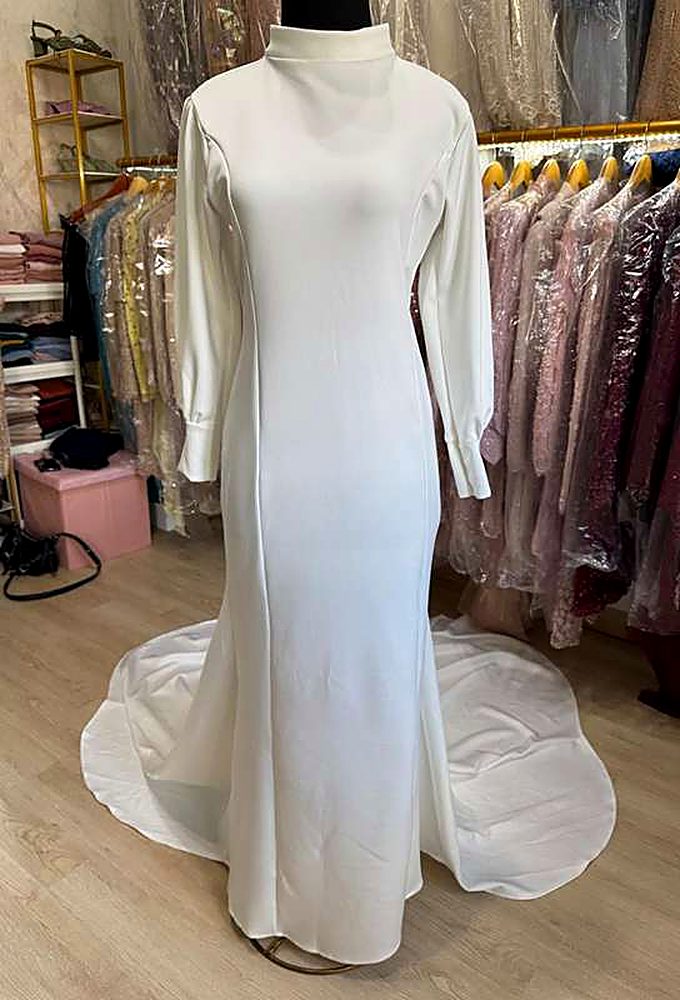 Gaun Mermaid White Ekor Panjang