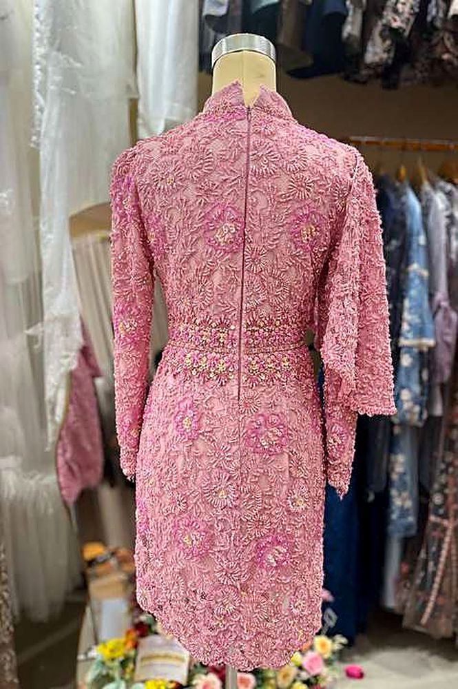Kebaya Carmine Pink