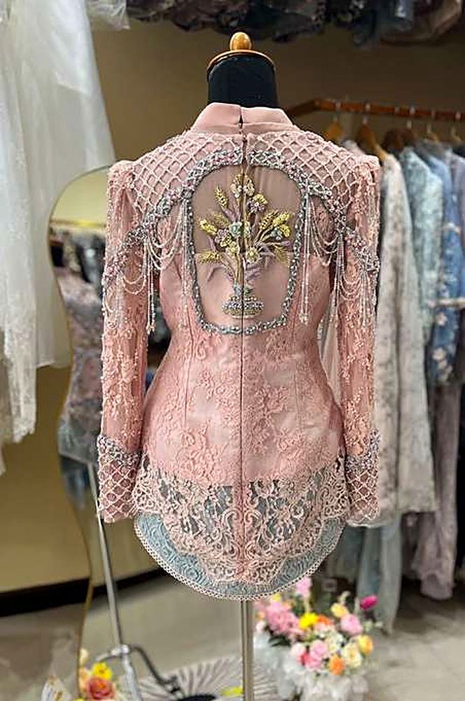 Kebaya Marie Pink Powder