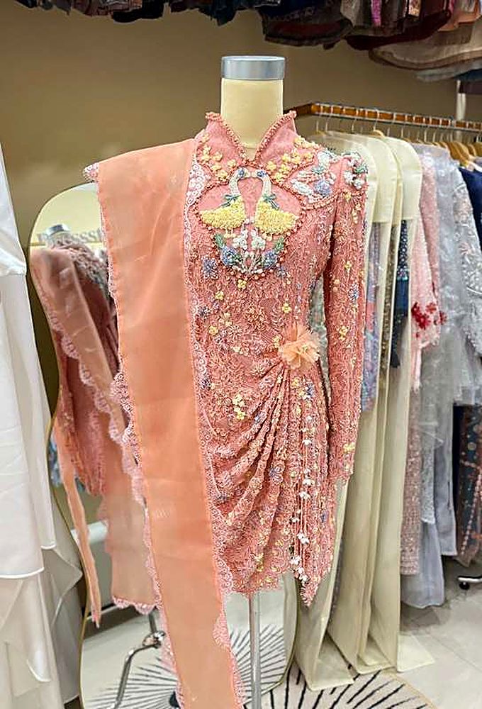 Kebaya Swan’s Wanderlust Coral