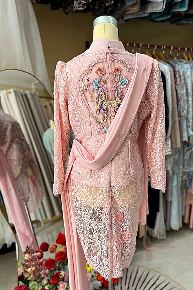 Kebaya Kisah Putri Pink