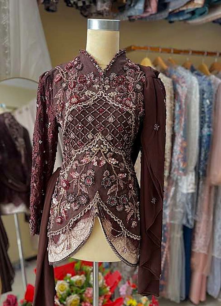 Kebaya Madeleine Coffe Bean (Mahogany)