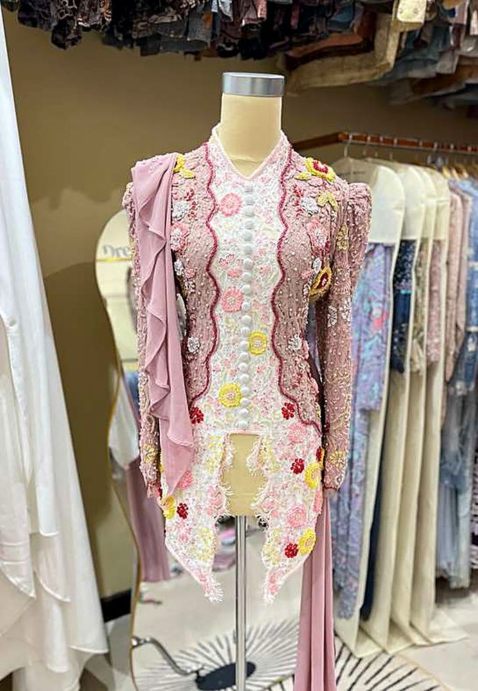 Kebaya Andira White Dusty Pink