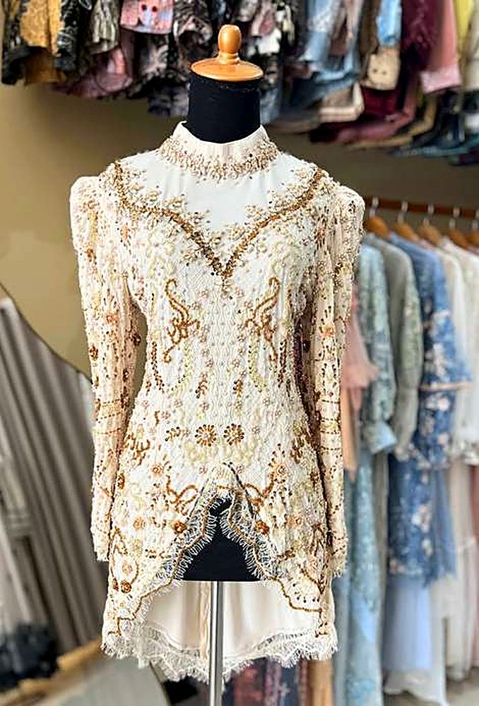 Kebaya Nayla Cream Gold