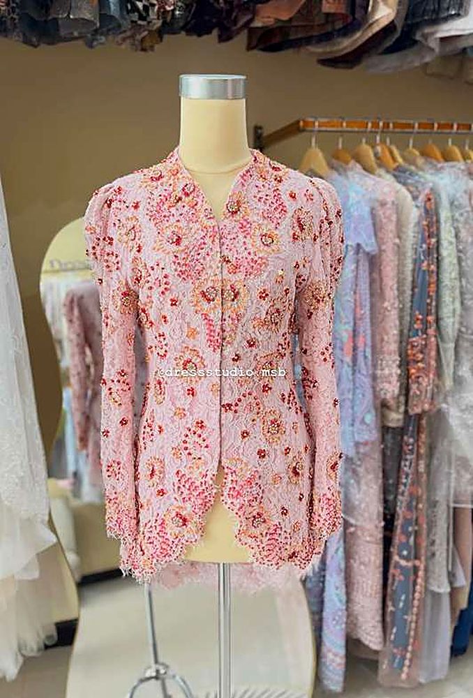 Kebaya Derani Pink