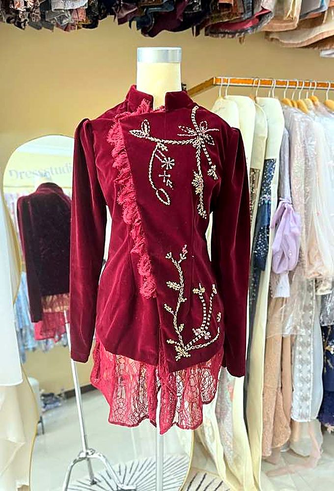 Kebaya Anggika Maroon Buludru
