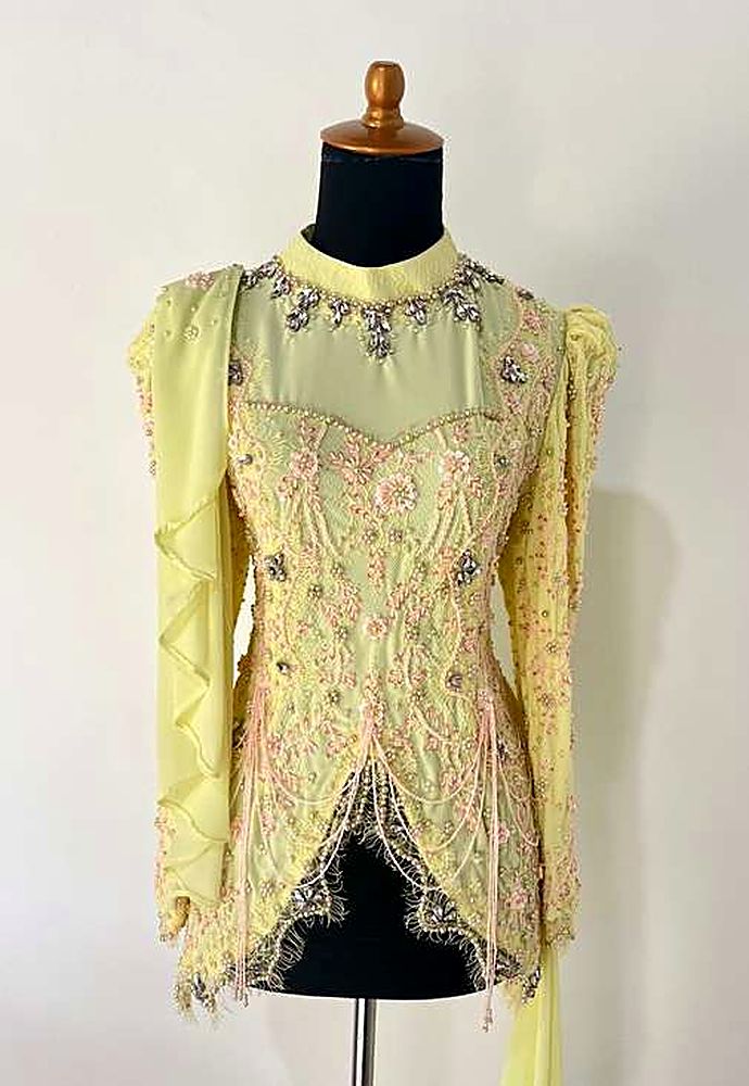 Kebaya Araya Yellow Powder